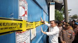Pemkot Surabaya dan Polres Perak Segel Gudang Sentoso Seal