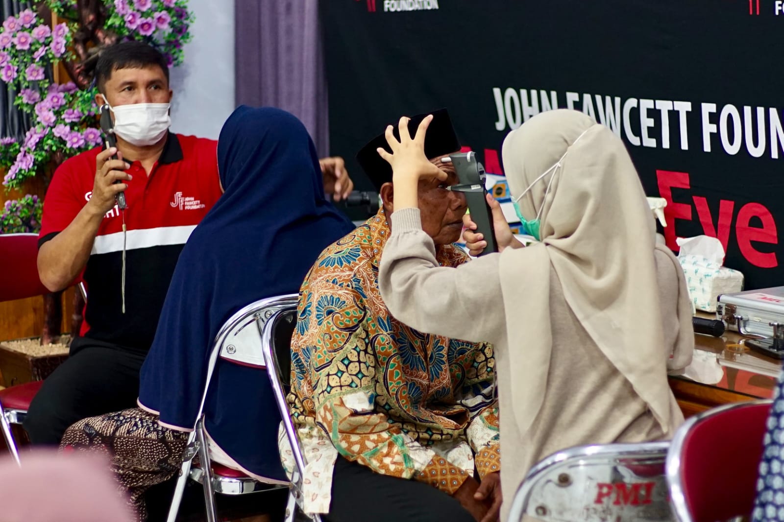 Ratusan Warga Antusias Ikut Program Operasi Katarak Gratis di Banyuwangi