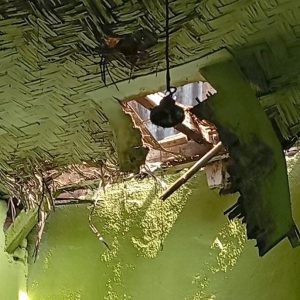 Kondisi Rumah Suhali Memperihatinkan, Lurah Sobo dan BPBD Banyuwangi Berikan Bantuan Kondisi Rumah Suhali Memperihatinkan, Lurah Sobo dan BPBD Banyuwangi Berikan Bantuan