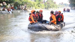 Peringati Hari Bumi Sedunia, Pemkot Surabaya Aksi Bersih-Bersih Kalimas