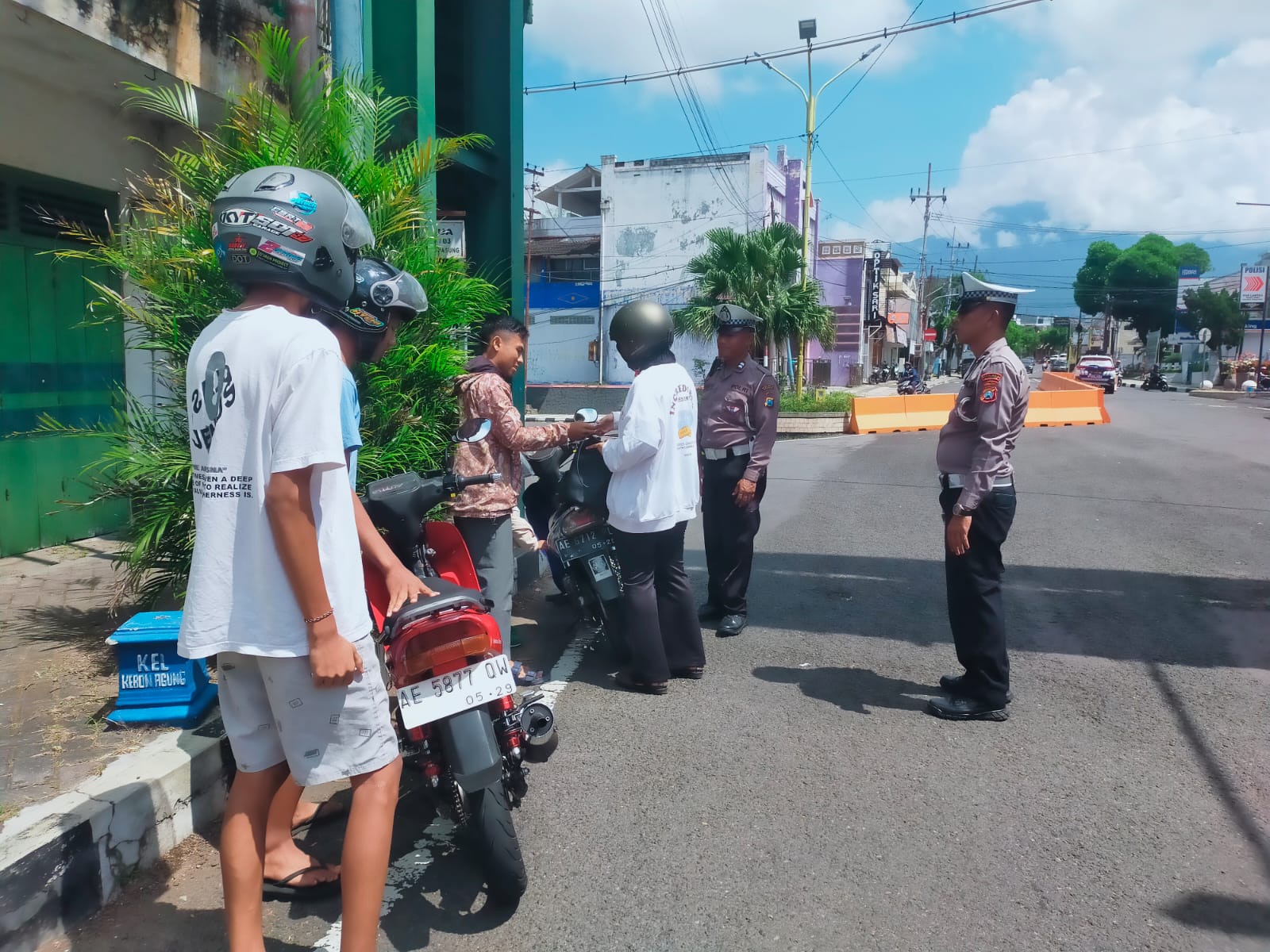 Tindak Lanjuti Aduan Masyarakat Satlantas Magetan Lakukan Penertiban Jalur Timur Pasar Baru