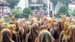 Bupati Nanik Endang Rusminiarti Pimpin Apel Perdana Di Alon Alon Magetan