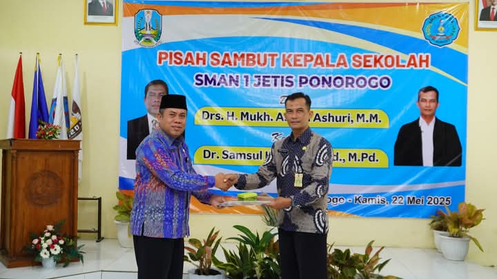 Samsul Hidayat Guru Berprestasi Kini Nahkodai SMAN Jetis Ponorogo