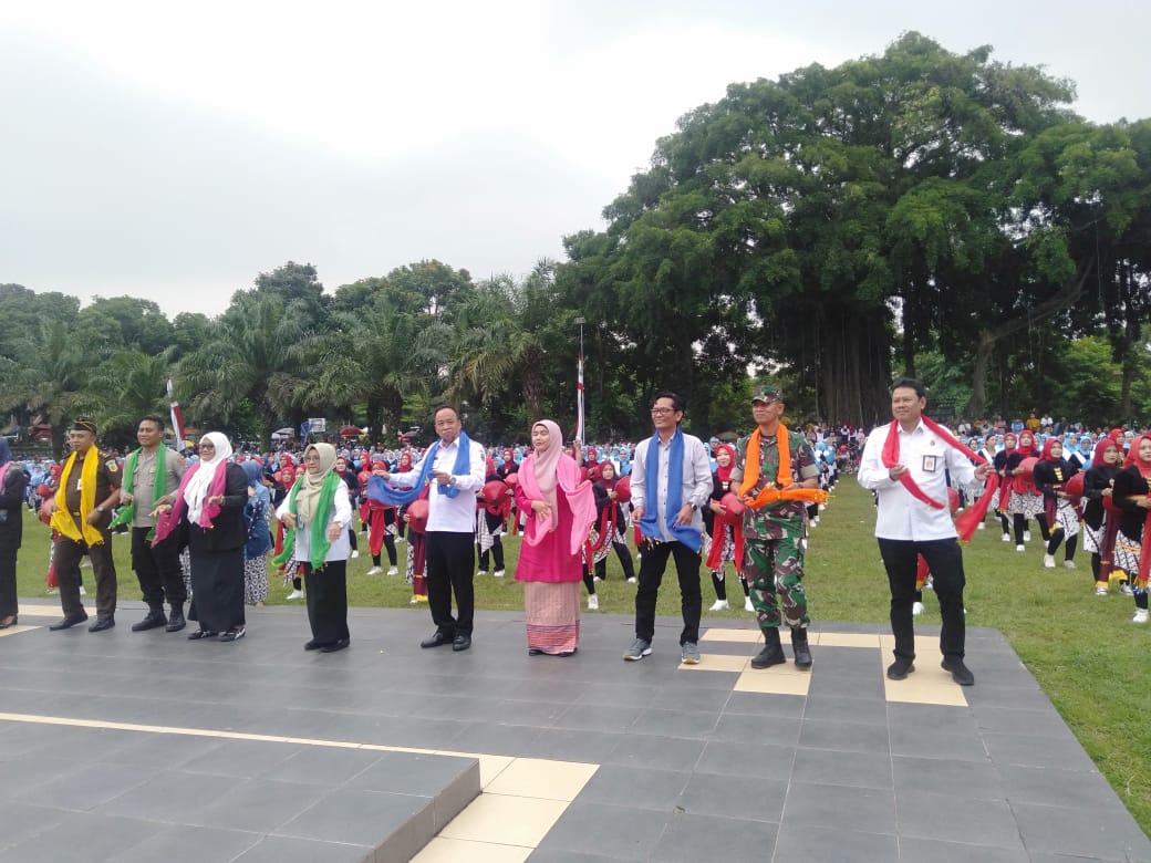 Gebyar Hari Pendidikan Nasional 2000 Siswa Gelar Atraksi Senam Sehat Anak Indonesia Hebat