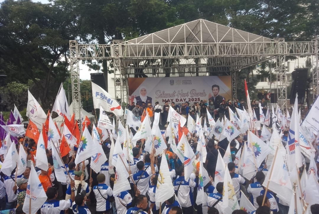 Ribuan Buruh Jatim Tuntut Pengesahan UU yang Menjamin Keadilan dan Kesejahteraan
