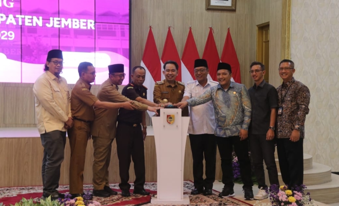 Program Pembaguan Daerah Harus Selaras Dengan Pemerintah Pusat Dan Provinsi