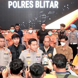 Polres Blitar Ungkap Kasus Pencurian dengan Kekerasan hingga Persetubuhan Anak Dibawah Umur Polres Blitar Ungkap Kasus Pencurian dengan Kekerasan hingga Persetubuhan Anak Dibawah Umur