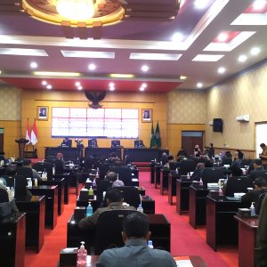 Rapat Paripurna DPRD Kota Blitar Bahas Raperda Pelaku Usaha Mikro dan Minol Rapat Paripurna DPRD Kota Blitar Bahas Raperda Pelaku Usaha Mikro dan Minol