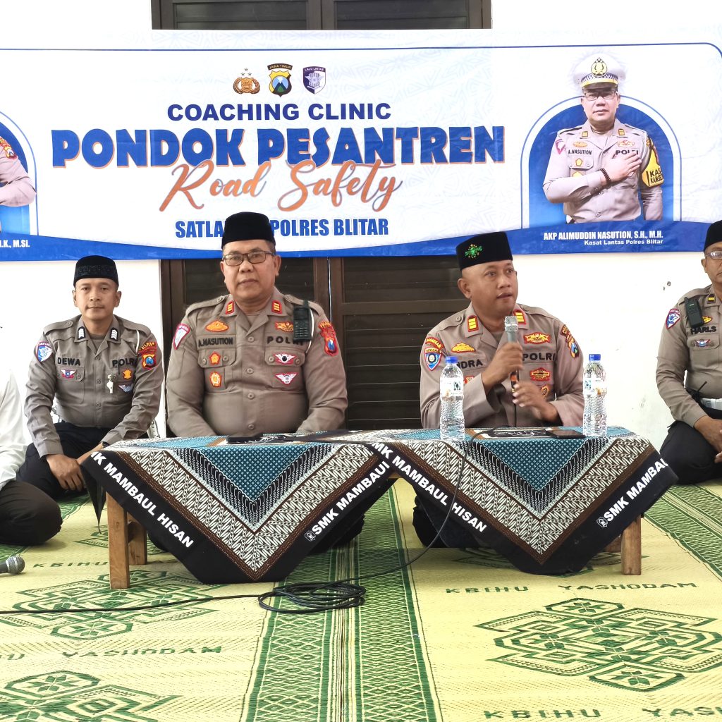 Polres Blitar Laksanakan Giat Coaching Clinic di Pondok Pesantren Mambaul Hisan