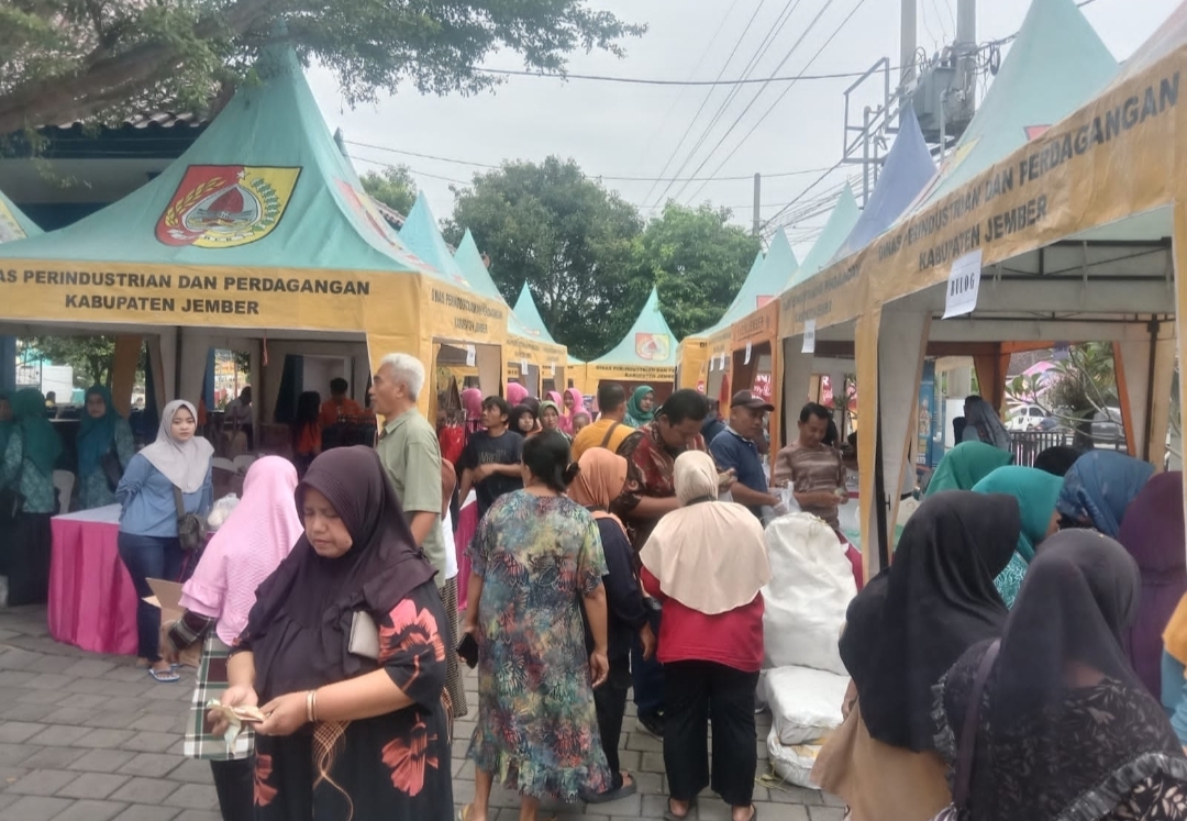Pembelian Gula di Pasar Murah Balung Jember Tidak Di Batasi