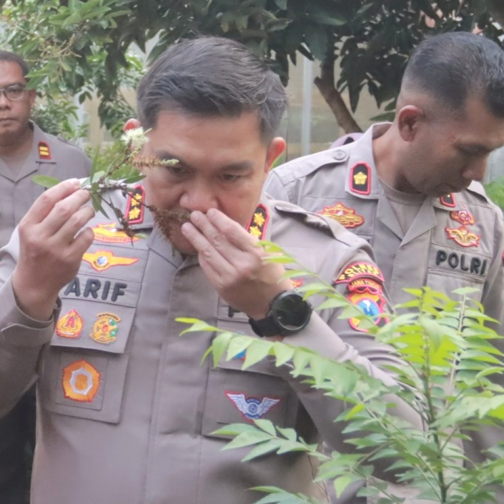 Dukung Ketahanan Pangan P2B, Kapolres Blitar Kunjungi Taman Toga Melati di Desa Minggirsari
