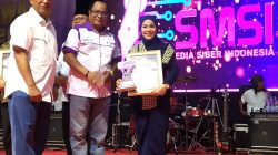 Pasangan Suami Istri Legislator Gerindra Berprestasi Terima Anugrah SMSI Award Blitar Raya 2025