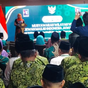 Gubernur Khofifah : Masjid Harus Jadi Pusat Kesejahteraan Masyarakat Gubernur Khofifah : Masjid Harus Jadi Pusat Kesejahteraan Masyarakat