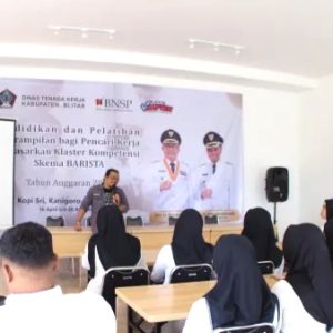 Disnaker Kabupaten Blitar Bekali Para Pencari Kerja dengan Keterampilan Barista Melalui DBHCHT Disnaker Kabupaten Blitar Bekali Para Pencari Kerja dengan Keterampilan Barista Melalui DBHCHT