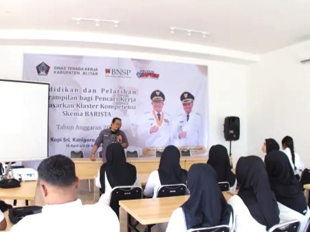 Disnaker Kabupaten Blitar Bekali Para Pencari Kerja dengan Keterampilan Barista Melalui DBHCHT