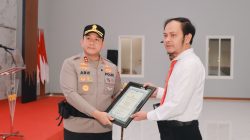 Kapolres Blitar Beri Penghargaan kepada Personel Berprestasi