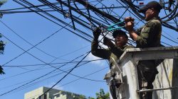 Satpol PP Surabaya Tertibkan Kabel Utilitas Ilegal di Lima Lokasi