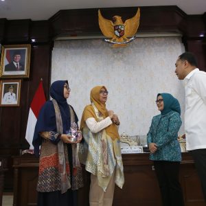 Terima Tim Verifikasi, Surabaya Optimistis Raih STBM Paripurna Nasional Terima Tim Verifikasi, Surabaya Optimistis Raih STBM Paripurna Nasional