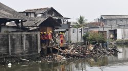 Warga Bantaran Sungai Kalianak Diberi SP3, Diminta Bongkar Sendiri Bangunan