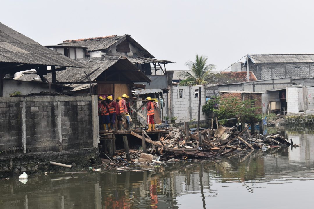 Warga Bantaran Sungai Kalianak Diberi SP3, Diminta Bongkar Sendiri Bangunan