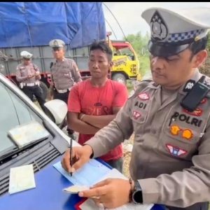 Satlantas Polres Magetan Razia Truk ODOL Di Jalan Raya Panekan Satlantas Polres Magetan Razia Truk ODOL Di Jalan Raya Panekan
