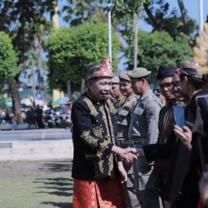Pemkab Jember Peringati Hardiknas dan Hari Otonomi Daerah ke-29 Tahun 2025, Bupati Jember Kenakan Pakaian Adat