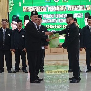 Saat Pengukuhan Pengurus Perwakilan BWI Sidoarjo, Bupati Subandi Siap Support Percepatan Sertifikat Wakaf Saat Pengukuhan Pengurus Perwakilan BWI Sidoarjo, Bupati Subandi Siap Support Percepatan Sertifikat Wakaf