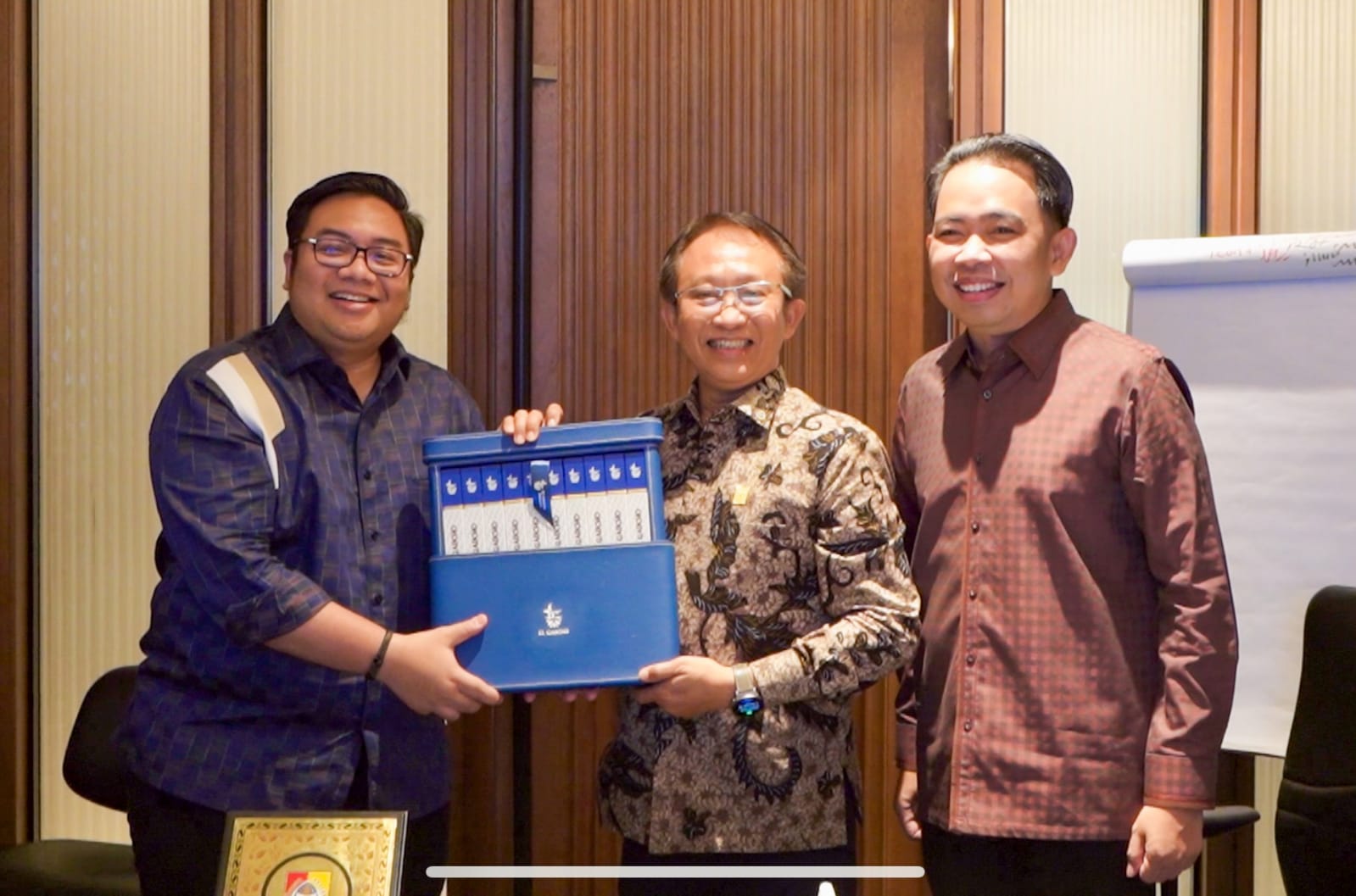Bupati Jember Temui Direktur Distribusi PLN Pusat, Ajukan Pemasangan 7 Ribu Listrik Gratis