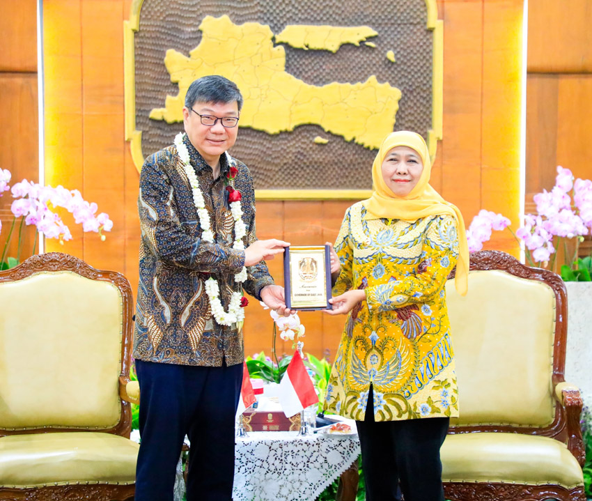 Dubes Singapura Puji Jatim Sebagai Tujuan Utama Investasi di Indonesia, Ini Kata Khofifah