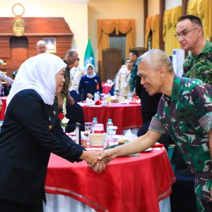 Terima Atase Pertahanan 17 Negara, Gubernur Khofifah Kenalkan Keunggulan Jatim Sebagai Center of Gravity Terima Atase Pertahanan 17 Negara, Gubernur Khofifah Kenalkan Keunggulan Jatim Sebagai Center of Gravity