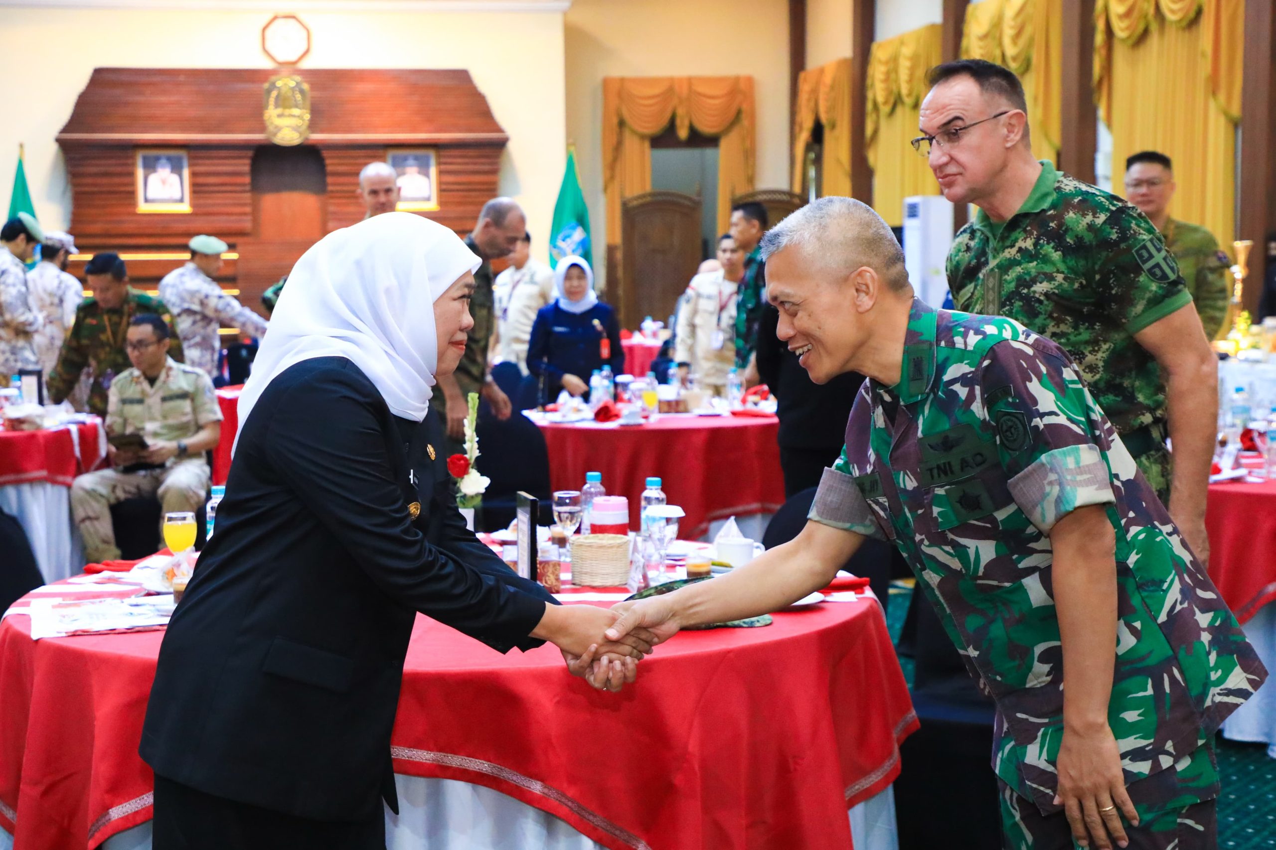 Terima Atase Pertahanan 17 Negara, Gubernur Khofifah Kenalkan Keunggulan Jatim Sebagai Center of Gravity