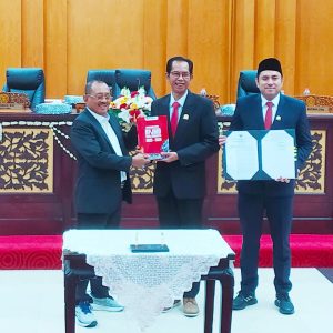 DPRD Surabaya Tetapkan PDTS Kebun Binatang Surabaya Jadi BUMD DPRD Surabaya Tetapkan PDTS Kebun Binatang Surabaya Jadi BUMD