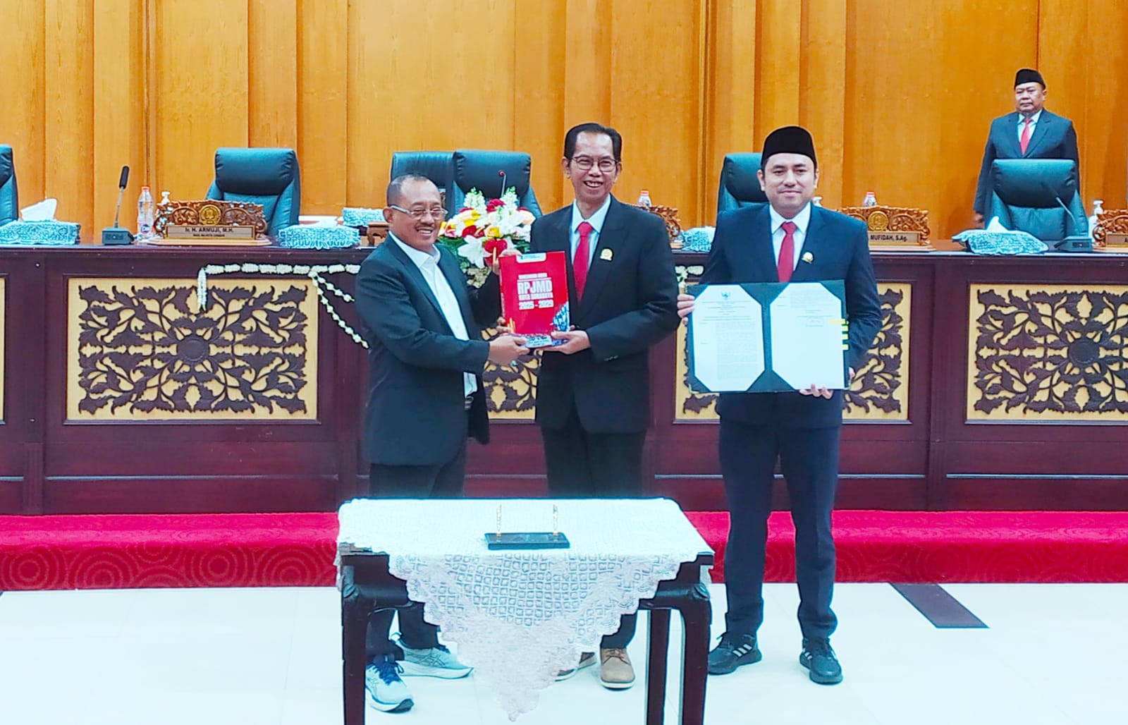 DPRD Surabaya Tetapkan PDTS Kebun Binatang Surabaya Jadi BUMD