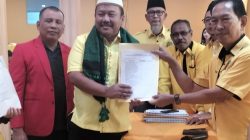 Menggunakan Songkok ala Bahlil Ali Mufthi Daftar Ketua Golkar Jatim dengan 41 Dukungan