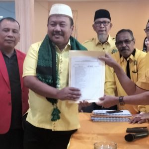 Menggunakan Songkok ala Bahlil Ali Mufthi Daftar Ketua Golkar Jatim dengan 41 Dukungan