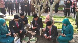 Hari Jadi ke 732 Kab. Mojokerto Pejabat Pemkab Mojokerto Ziarah Kubur Mantan Bupati