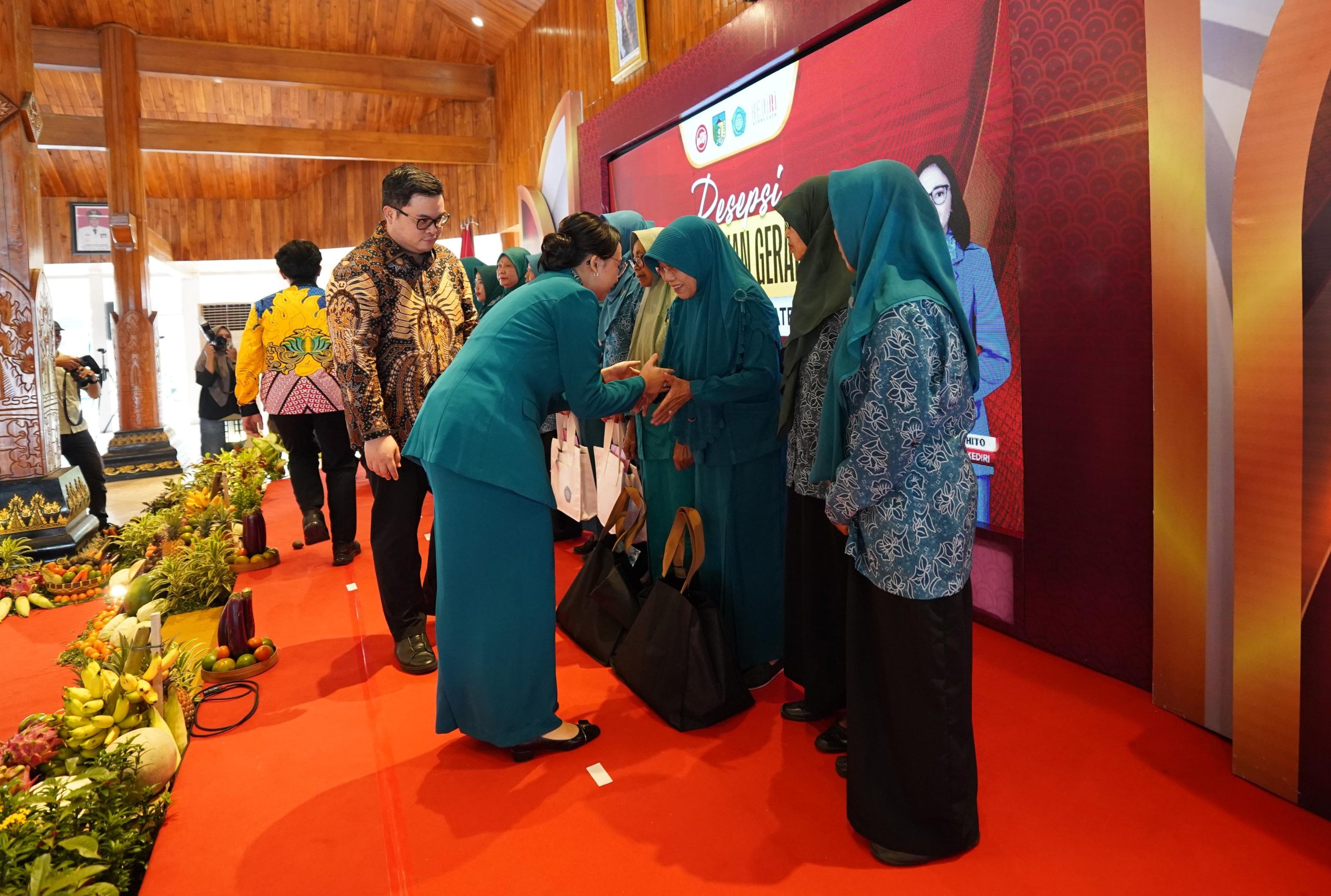 Penghargaan dari Mbak Cicha, Tali Asih untuk Kader PKK yang Setia Mengabdi
