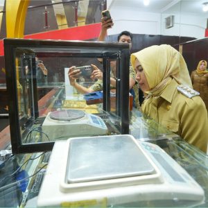 Lindungi Konsumen, Ning Ita Cek Standart Timbangan di SPBU dan Toko Emas Lindungi Konsumen, Ning Ita Cek Standart Timbangan di SPBU dan Toko Emas