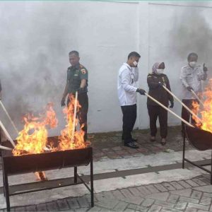 Kejari Kab. Mojokerto Musnahkan Barang Bukti 39 Kasus 