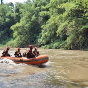 Derasnya Arus Sungai Mojo Telan Mbah Tekad, Mas Dhito: Semoga Ada Keajaiban