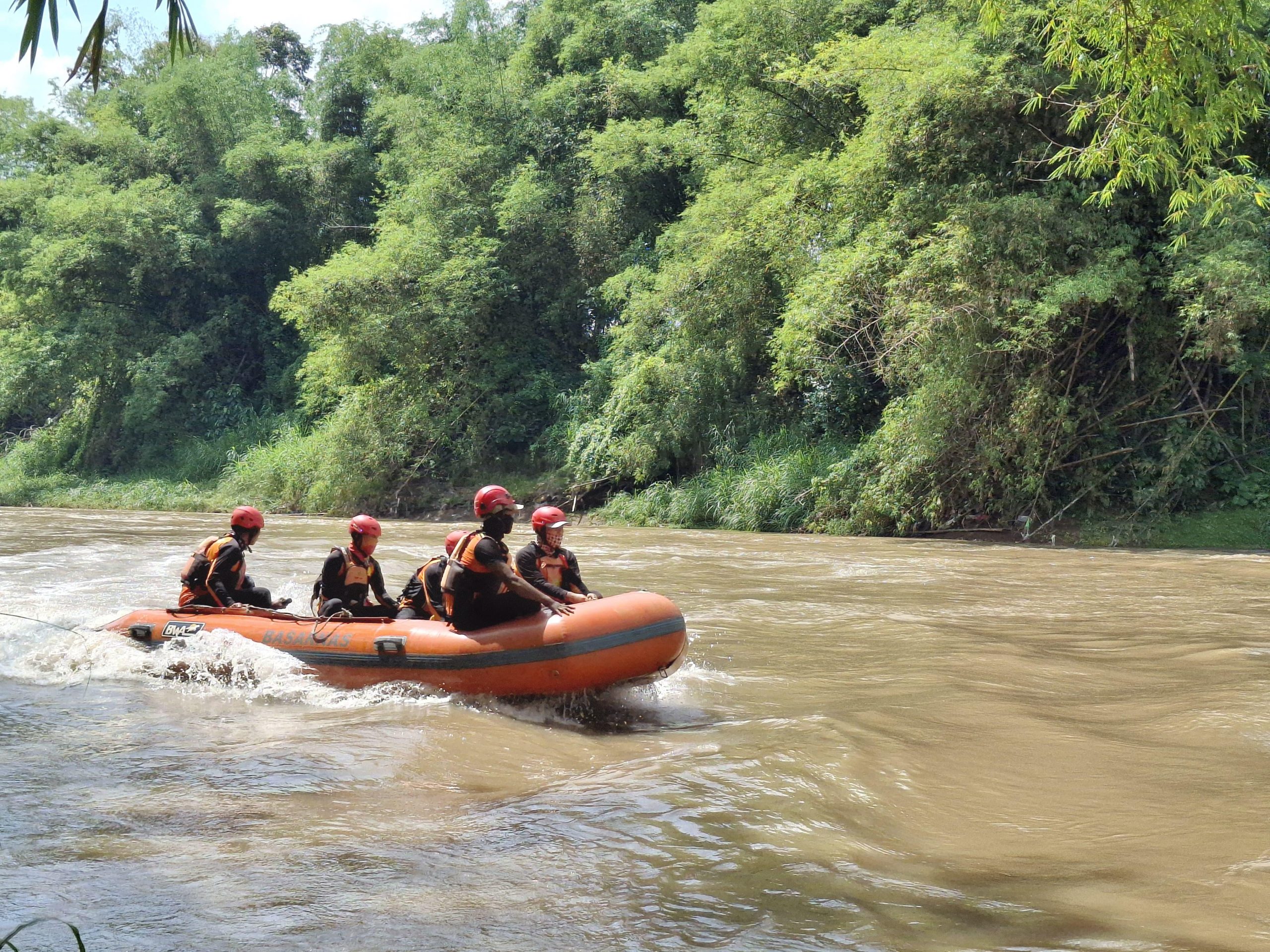 Derasnya Arus Sungai Mojo Telan Mbah Tekad, Mas Dhito: Semoga Ada Keajaiban