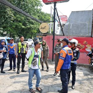 Meresahkan, Dishub Tindak Tegas Jukir Liar di Toko Modern Meresahkan, Dishub Tindak Tegas Jukir Liar di Toko Modern