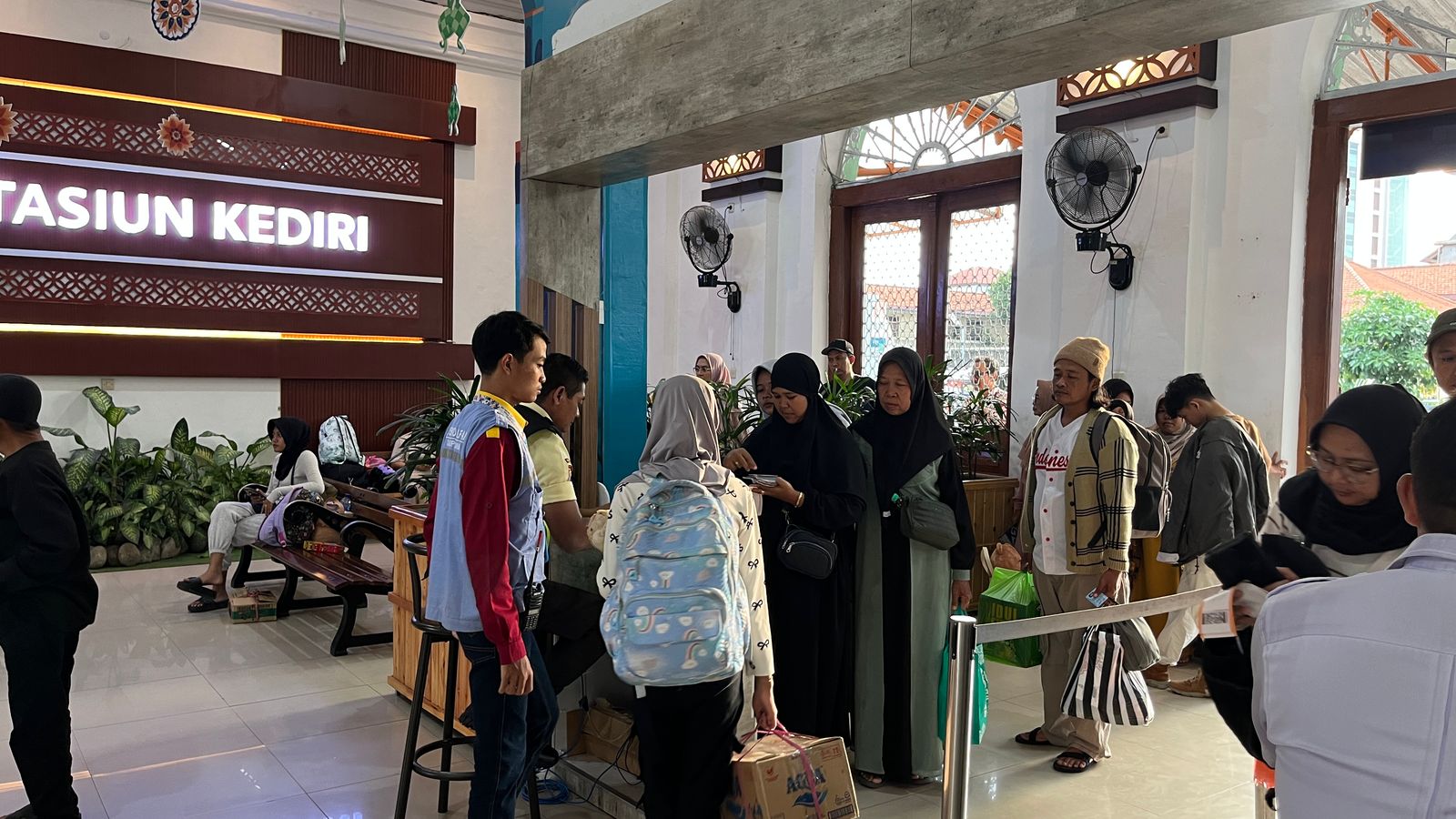 Lonjakan 36 Persen, Stasiun Kediri Kebanjiran Penumpang