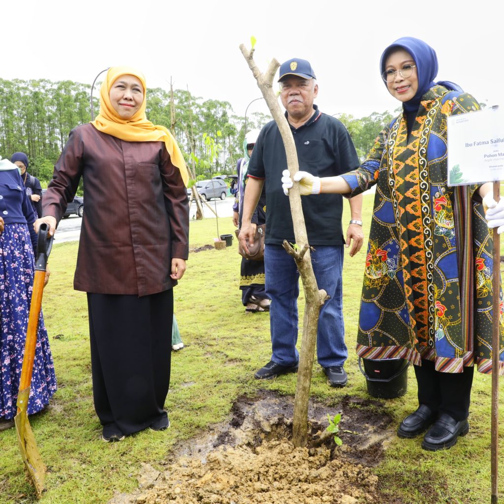 Tanam Pohon di IKN, Gubernur Khofifah : Simbol Peradaban Baru Indonesia