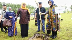 Tanam Pohon di IKN, Gubernur Khofifah : Simbol Peradaban Baru Indonesia