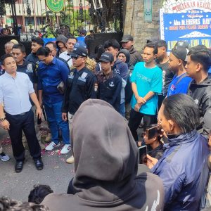 Tuntut Keadilan untuk Rayyan, Ribuan Warga Kepung Pengadilan Kabupaten Kediri Tuntut Keadilan untuk Rayyan, Ribuan Warga Kepung Pengadilan Kabupaten Kediri
