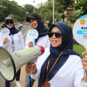 Sosialisasi On The Street Ingatkan Warga Surabaya Batas Akhir Pembayaran PBB Sosialisasi On The Street Ingatkan Warga Surabaya Batas Akhir Pembayaran PBB