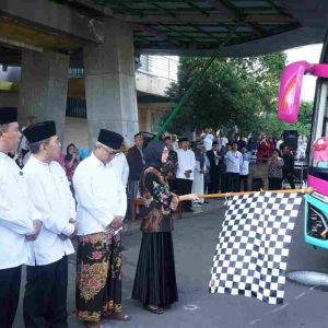 Langkah Suci dari Kota Kediri, Mbak Wali Antar Jemaah Haji Menuju Baitullah Langkah Suci dari Kota Kediri, Mbak Wali Antar Jemaah Haji Menuju Baitullah