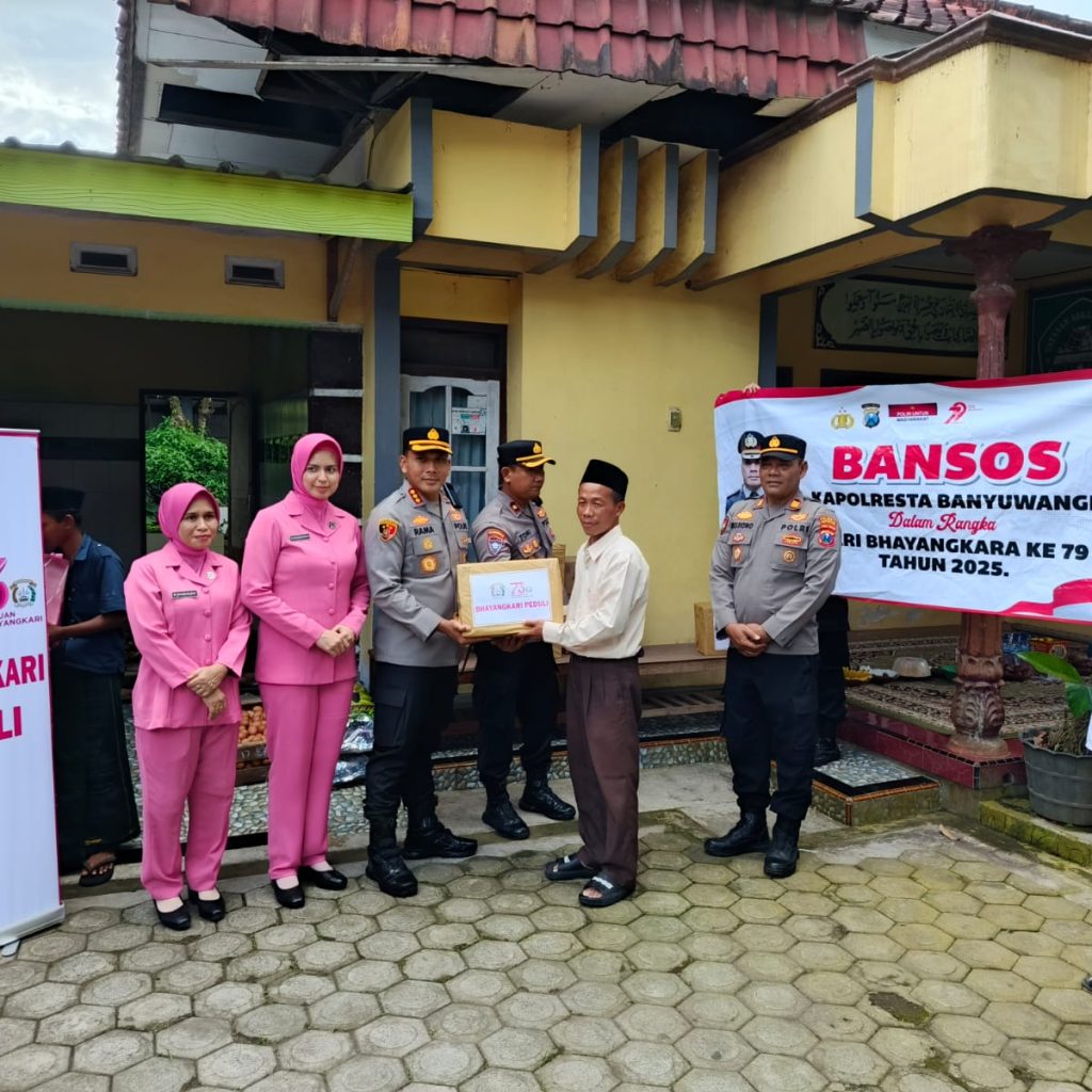 Hari Bhayangkara ke-79, Polresta Banyuwangi Gelar Baksos ke Panti Jompo dan Panti Asuhan