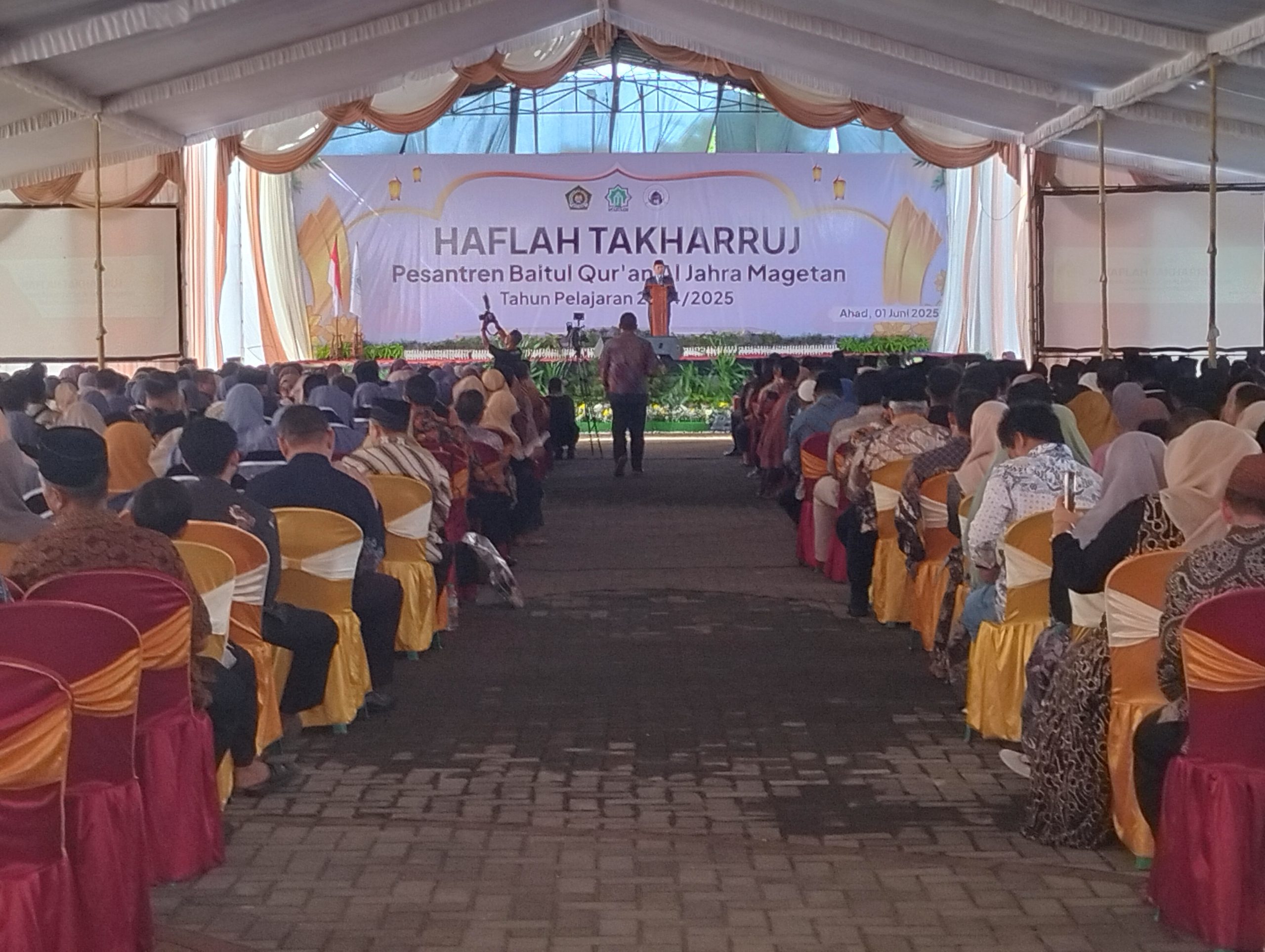 215 Siswa SMP IT Dan MA IT Pondok Pesantren Baitul Quran Al Jahra Diwisuda